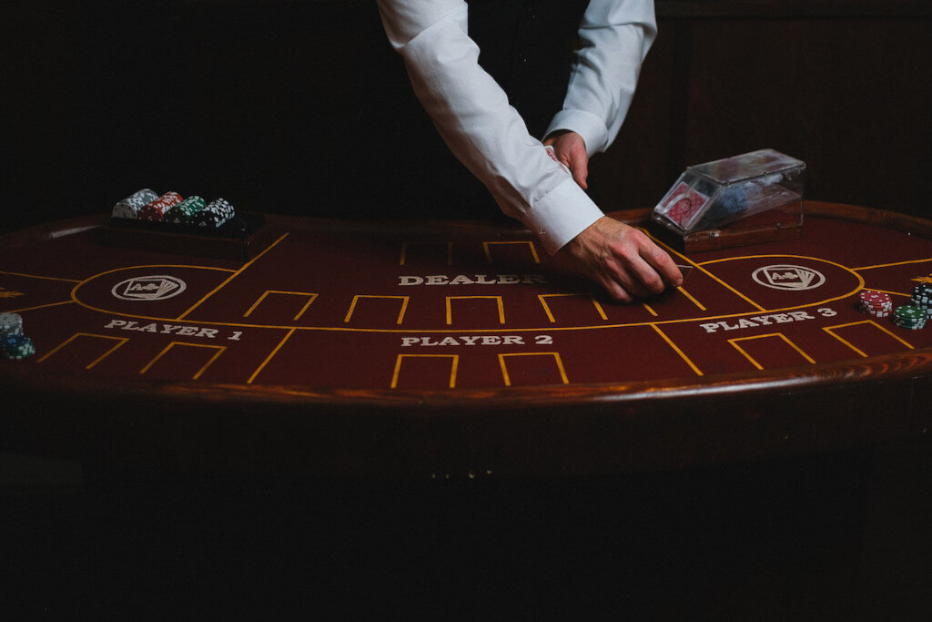 Playing Live Dealer Casino Games Comes With These Benefits